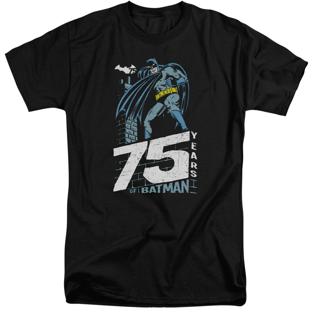 AN OFFCIALLY LICENSED BATMAN ROOFTOP MEN'S TALL FIT T-SHIRT BLACK