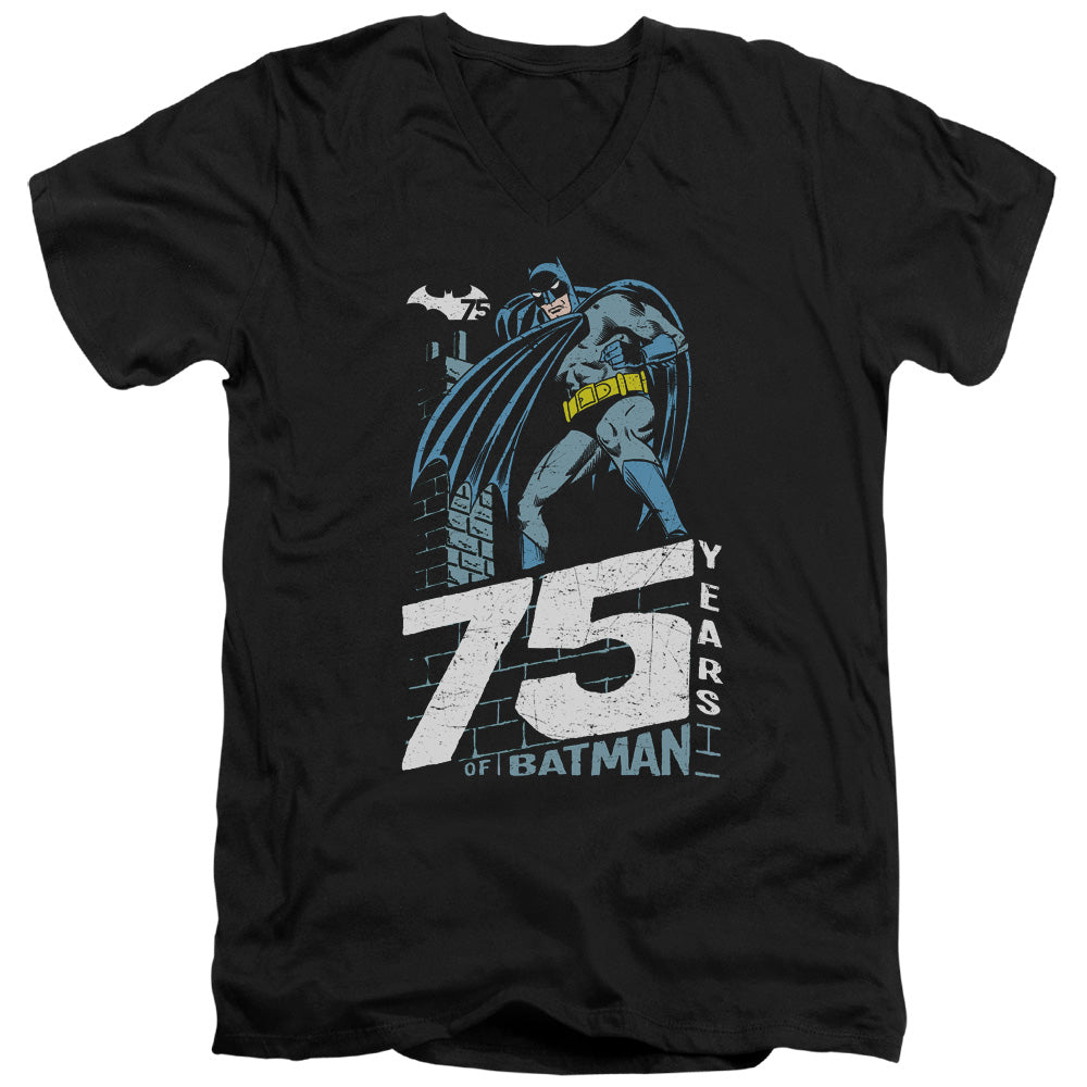 AN OFFCIALLY LICENSED BATMAN ROOFTOP MEN'S V-NECK T-SHIRT BLACK