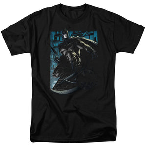 AN OFFCIALLY LICENSED BATMAN KNIGHT FALLS IN GOTHAM MEN'S REGULAR FIT T-SHIRT BLACK