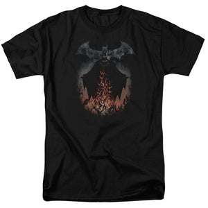 AN OFFCIALLY LICENSED BATMAN SMOKE & FIRE MEN'S REGULAR FIT T-SHIRT BLACK