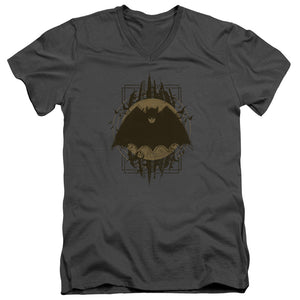 AN OFFCIALLY LICENSED BATMAN BATMAN CREST MEN'S V-NECK T-SHIRT CHARCOAL