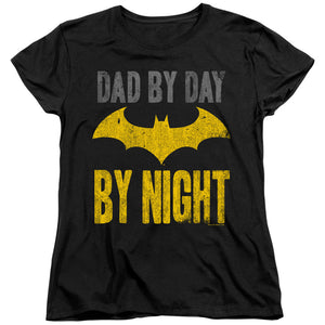 AN OFFCIALLY LICENSED BATMAN DAD BY DAY WOMEN'S REGULAR FIT T-SHIRT BLACK