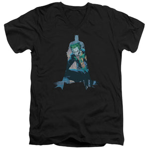AN OFFCIALLY LICENSED BATMAN SCENE INSIDE MEN'S V-NECK T-SHIRT BLACK