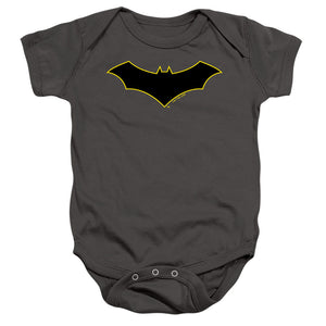 AN OFFCIALLY LICENSED BATMAN BATMAN LOGO YELLOW OUTLINE BABY BODYSUIT CHARCOAL
