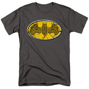 AN OFFCIALLY LICENSED BATMAN CELTIC SHIELD MEN'S REGULAR FIT T-SHIRT CHARCOAL