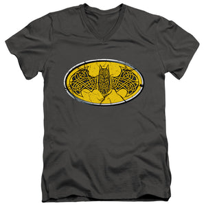 AN OFFCIALLY LICENSED BATMAN CELTIC SHIELD MEN'S V-NECK T-SHIRT CHARCOAL