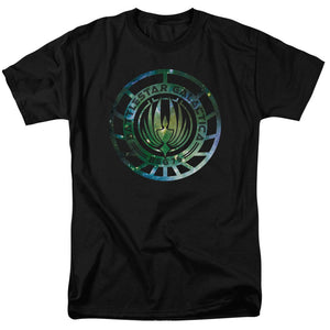 AN OFFCIALLY LICENSED BATTLESTAR GALACTICA (NEW) GALAXY EMBLEM MEN'S REGULAR FIT T-SHIRT BLACK