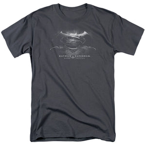 AN OFFCIALLY LICENSED BATMAN V SUPERMAN BW LOGO MEN'S REGULAR FIT T-SHIRT CHARCOAL