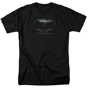 AN OFFCIALLY LICENSED BATMAN VS SUPERMAN LOGO MEN'S REGULAR FIT T-SHIRT BLACK