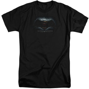 AN OFFCIALLY LICENSED BATMAN VS SUPERMAN LOGO MEN'S TALL FIT T-SHIRT BLACK