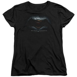 AN OFFCIALLY LICENSED BATMAN VS SUPERMAN LOGO WOMEN'S REGULAR FIT T-SHIRT BLACK