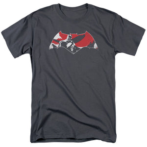 AN OFFCIALLY LICENSED BATMAN V SUPERMAN ARMOR SPLATTER LOGO MEN'S REGULAR FIT T-SHIRT CHARCOAL