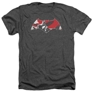 AN OFFCIALLY LICENSED BATMAN V SUPERMAN ARMOR SPLATTER LOGO MEN'S HEATHER T-SHIRT CHARCOAL