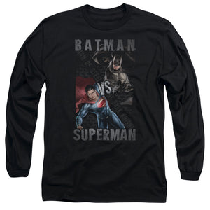 AN OFFCIALLY LICENSED BATMAN VS SUPERMAN HERO SPLIT MEN'S LONG SLEEVE T-SHIRT BLACK