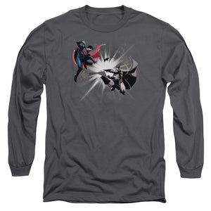 AN OFFCIALLY LICENSED BATMAN V SUPERMAN FIGHT BURST MEN'S LONG SLEEVE T-SHIRT CHARCOAL