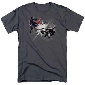 AN OFFCIALLY LICENSED BATMAN V SUPERMAN FIGHT BURST MEN'S REGULAR FIT T-SHIRT CHARCOAL