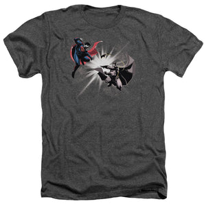 AN OFFCIALLY LICENSED BATMAN V SUPERMAN FIGHT BURST MEN'S HEATHER T-SHIRT CHARCOAL