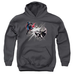 AN OFFCIALLY LICENSED BATMAN V SUPERMAN FIGHT BURST YOUTH HOODIE CHARCOAL
