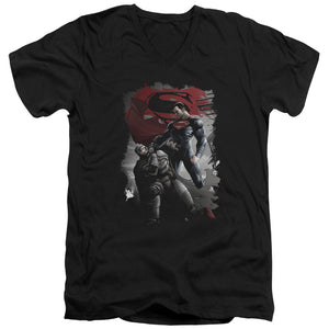 AN OFFCIALLY LICENSED BATMAN VS SUPERMAN CHOKE MEN'S V-NECK T-SHIRT BLACK