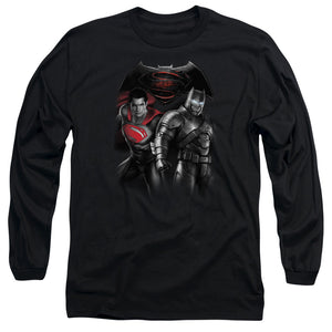 AN OFFCIALLY LICENSED BATMAN V SUPERMAN STAND OFF MEN'S LONG SLEEVE T-SHIRT BLACK