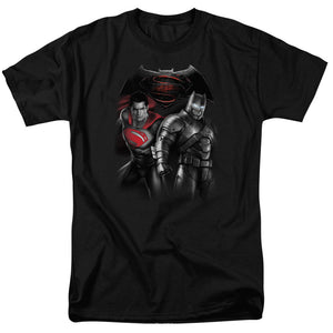 AN OFFCIALLY LICENSED BATMAN V SUPERMAN STAND OFF MEN'S REGULAR FIT T-SHIRT BLACK