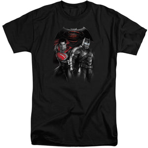AN OFFCIALLY LICENSED BATMAN V SUPERMAN STAND OFF MEN'S TALL FIT T-SHIRT BLACK