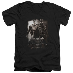 AN OFFCIALLY LICENSED BATMAN VS SUPERMAN DAWN MEN'S V-NECK T-SHIRT BLACK