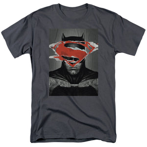 AN OFFCIALLY LICENSED BATMAN VS SUPERMAN BATMAN POSTER MEN'S REGULAR FIT T-SHIRT CHARCOAL