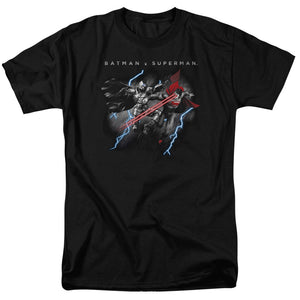 AN OFFCIALLY LICENSED BATMAN V SUPERMAN LIGHTNING FIGHT MEN'S REGULAR FIT T-SHIRT BLACK
