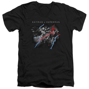 AN OFFCIALLY LICENSED BATMAN V SUPERMAN LIGHTNING FIGHT MEN'S V-NECK T-SHIRT BLACK
