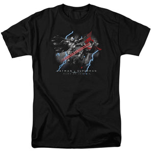 AN OFFCIALLY LICENSED BATMAN V SUPERMAN LIGHTNIING V HEAT VISION MEN'S REGULAR FIT T-SHIRT BLACK