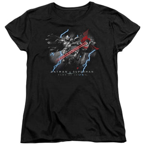 AN OFFCIALLY LICENSED BATMAN V SUPERMAN LIGHTNIING V HEAT VISION WOMEN'S REGULAR FIT T-SHIRT BLACK