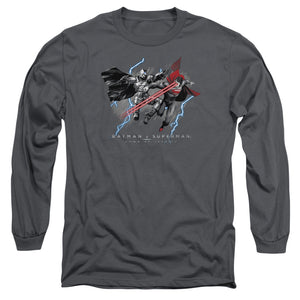 AN OFFCIALLY LICENSED BATMAN V SUPERMAN LIGHTNIING V HEAT VISION MEN'S LONG SLEEVE T-SHIRT CHARCOAL