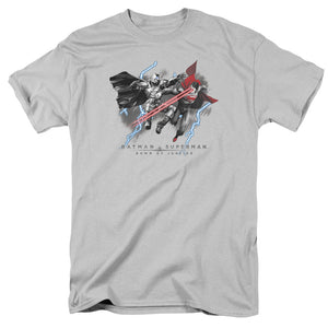 AN OFFCIALLY LICENSED BATMAN V SUPERMAN LIGHTNIING V HEAT VISION MEN'S REGULAR FIT T-SHIRT SILVER