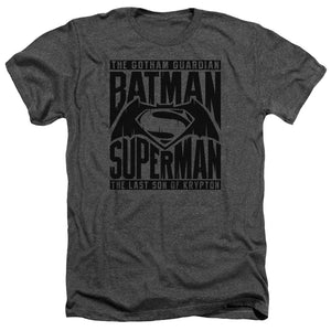 AN OFFCIALLY LICENSED BATMAN V SUPERMAN TITLE FIGHT MEN'S HEATHER T-SHIRT CHARCOAL