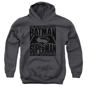 AN OFFCIALLY LICENSED BATMAN V SUPERMAN TITLE FIGHT YOUTH HOODIE CHARCOAL