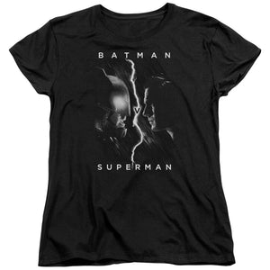 AN OFFCIALLY LICENSED BATMAN V SUPERMAN FACE TO FACE WOMEN'S REGULAR FIT T-SHIRT BLACK