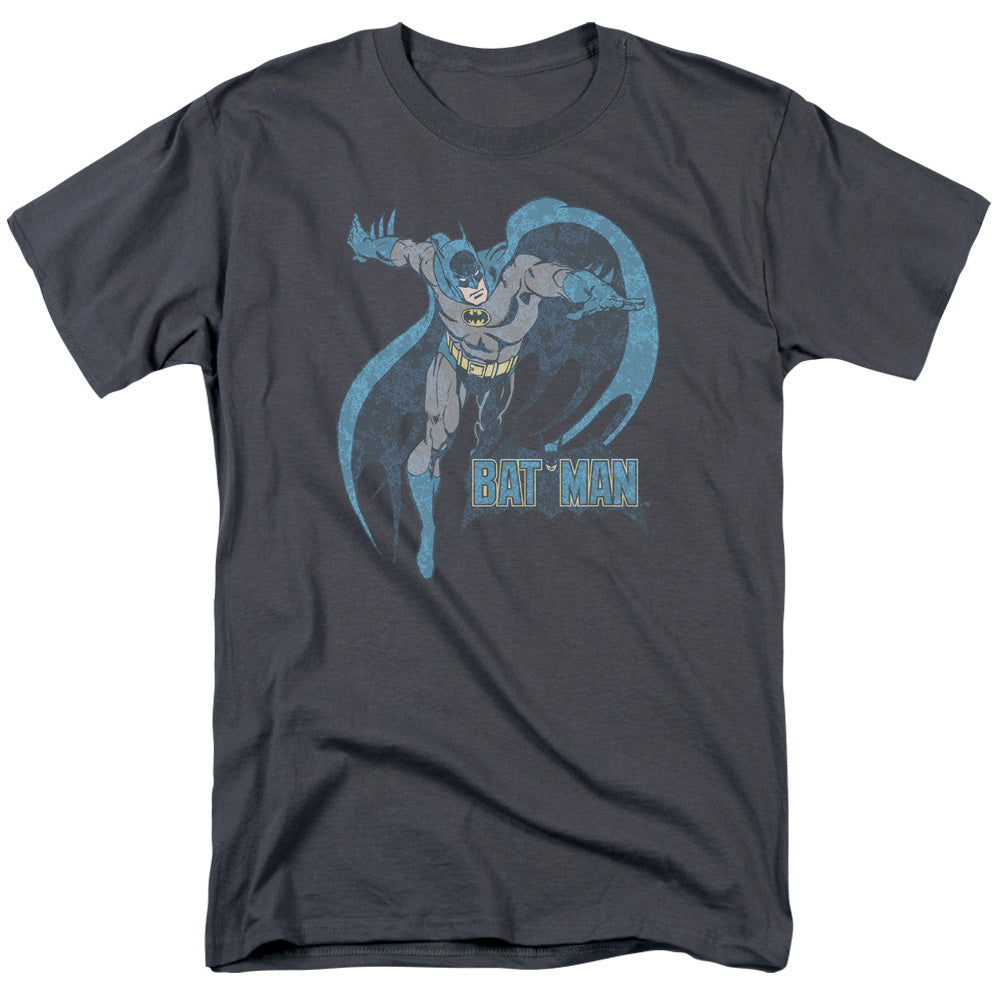 AN OFFCIALLY LICENSED DCO DESATURATED BATMAN MEN'S REGULAR FIT T-SHIRT CHARCOAL