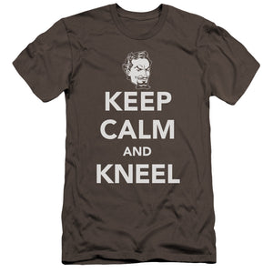 AN OFFCIALLY LICENSED DC KEEP CALM AND KNEEL MEN'S PREMIUM SLIM FIT T-SHIRT CHARCOAL