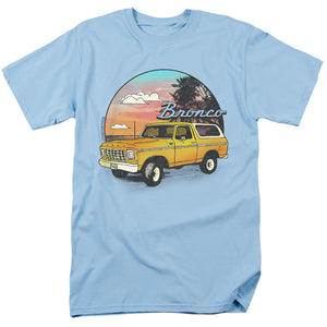 AN OFFCIALLY LICENSED FORD BRONCO BRONCO AT THE BEACH MEN'S REGULAR FIT T-SHIRT LIGHT BLUE