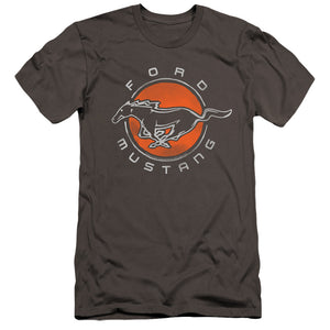 AN OFFCIALLY LICENSED FORD MUSTANG MUSTANG CIRCLE MEN'S PREMIUM SLIM FIT T-SHIRT CHARCOAL