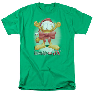 AN OFFCIALLY LICENSED GARFIELD UNWRAP THE JOY! MEN'S REGULAR FIT T-SHIRT KELLY GREEN
