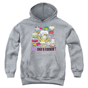 AN OFFCIALLY LICENSED GARFIELD NOW DADS COOKING YOUTH HOODIE ATHLETIC HEATHER