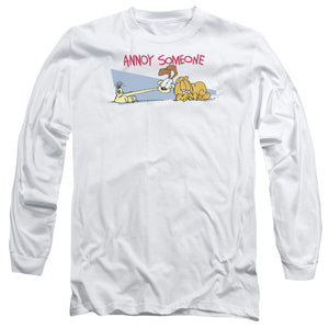 AN OFFCIALLY LICENSED GARFIELD ANNOY SOMEONE MEN'S LONG SLEEVE T-SHIRT WHITE