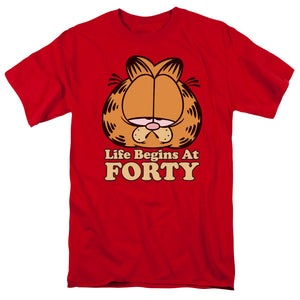 AN OFFCIALLY LICENSED GARFIELD LIFE BEGINS AT FORTY MEN'S REGULAR FIT T-SHIRT RED