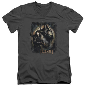 AN OFFCIALLY LICENSED HOBBIT WEAPONS DRAWN MEN'S V-NECK T-SHIRT CHARCOAL