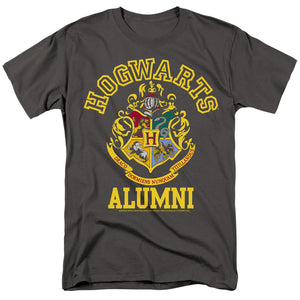 AN OFFCIALLY LICENSED HARRY POTTER HOGWARTS ALUMNI CREST MEN'S REGULAR FIT T-SHIRT BLACK