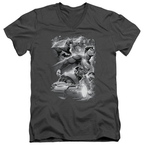 AN OFFCIALLY LICENSED JLA ATMOSPHERIC MEN'S V-NECK T-SHIRT CHARCOAL