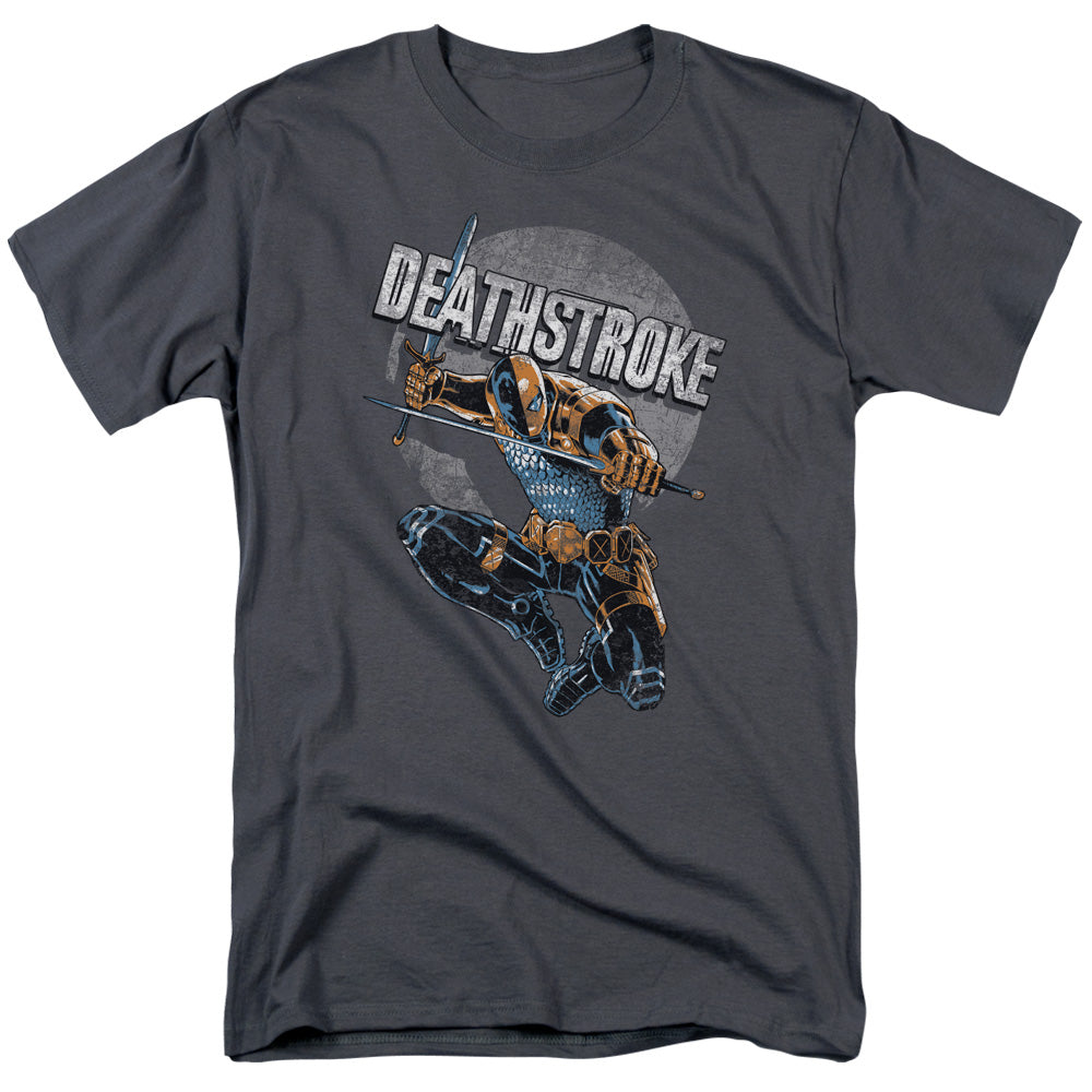 AN OFFCIALLY LICENSED JLA DEATHSTROKE RETRO MEN'S REGULAR FIT T-SHIRT CHARCOAL