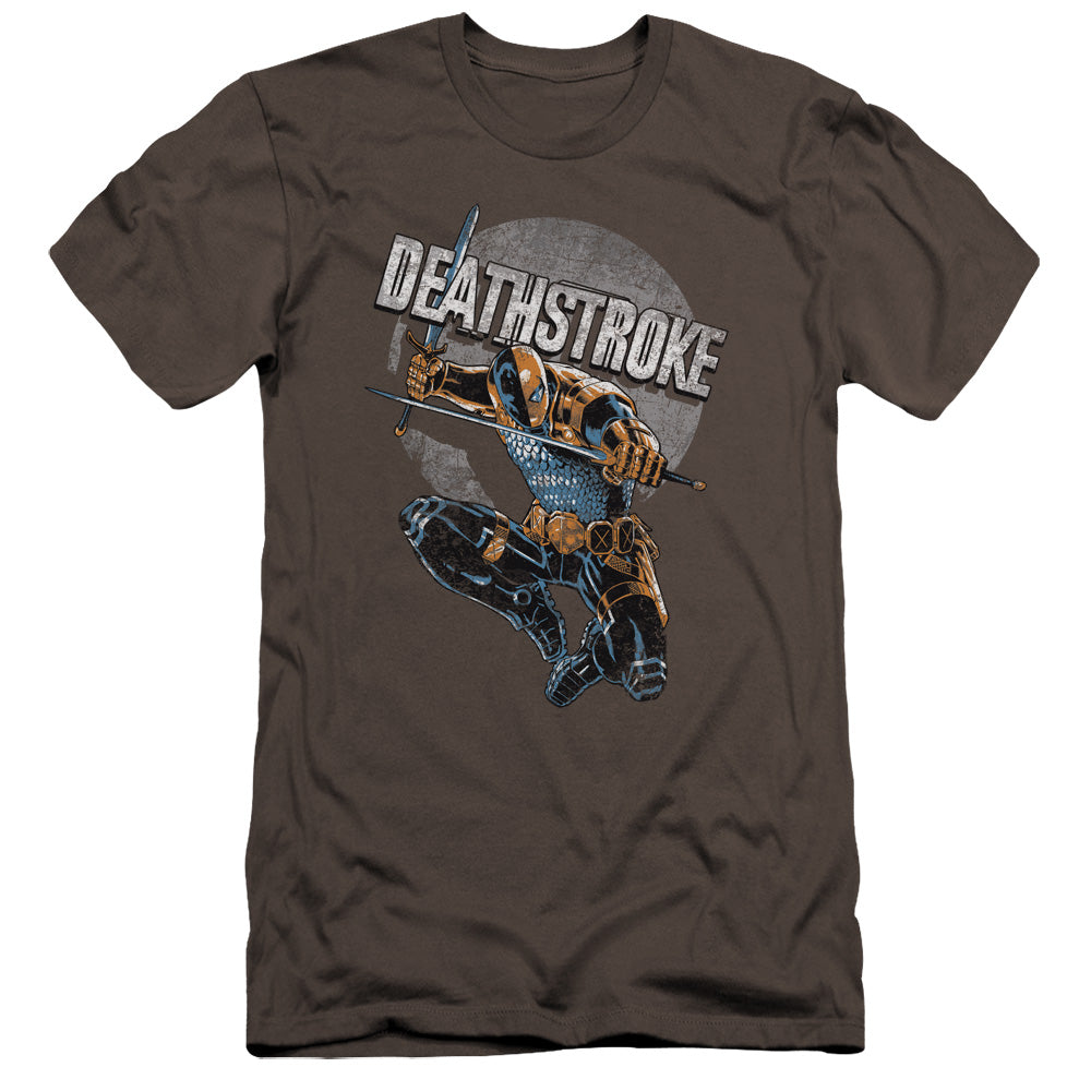 AN OFFCIALLY LICENSED JLA DEATHSTROKE RETRO MEN'S PREMIUM SLIM FIT T-SHIRT CHARCOAL